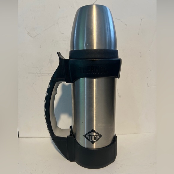 The Rock Stainless Steel / Black Vacuum Insulated 1 Liter Beverage Bottle Nice - Picture 1 of 7